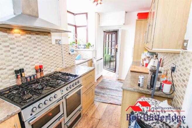 FITTED KITCHEN