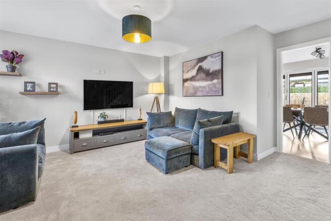 3 bed Semi-Detached for sale Image 6