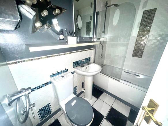 1 bed Flat for sale Image 6