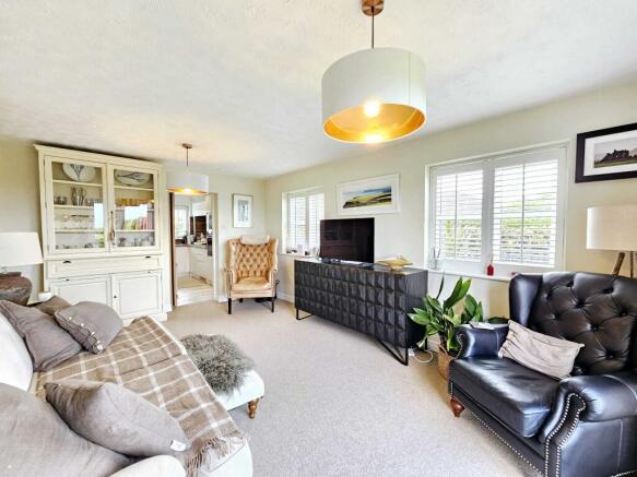 2 bed Flat for sale Image 4