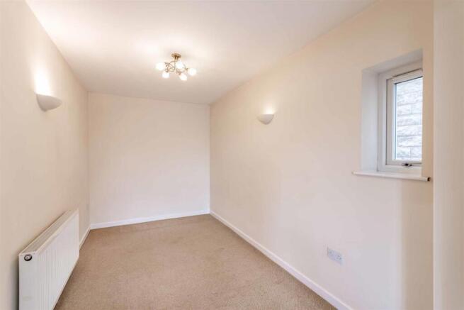 4 bed Detached for sale Image 9