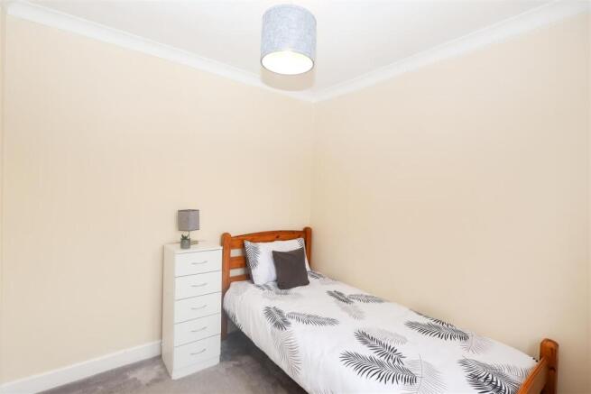 3 bed Terraced for sale Image 10