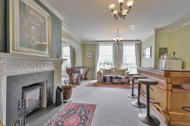 7 bed Detached for sale Image 8