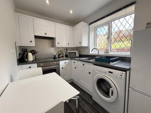 2 bed Semi-Detached for sale Image 9