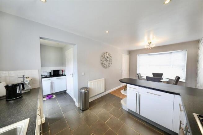 3 bed Semi-Detached for sale Image 7