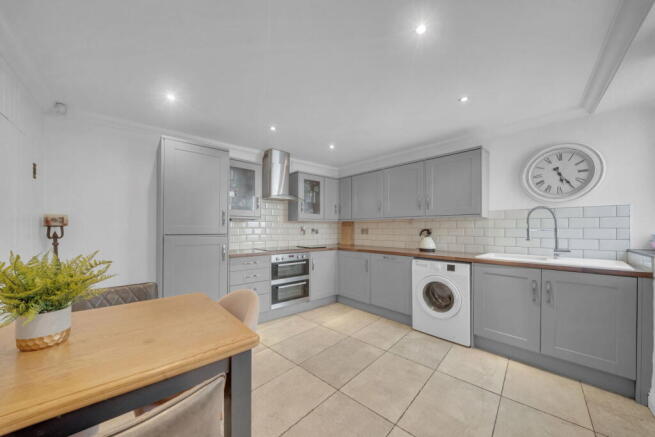 3 bed Terraced for sale Image 10