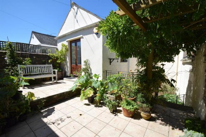 UPPER COURTYARD GARDEN