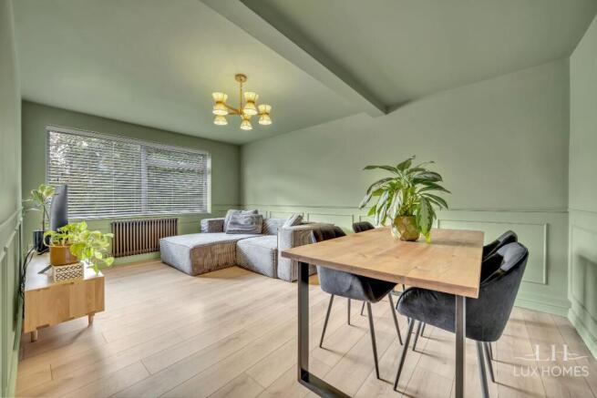 2-bed flat on Becketts Court, Great Warley, Brentwood, £300,000