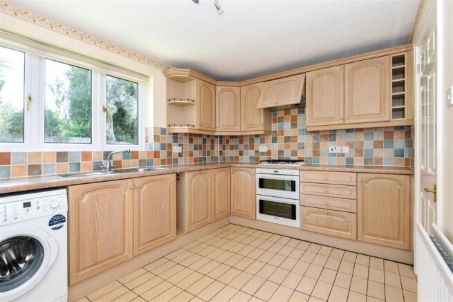 KITCHEN/BREAKFAST