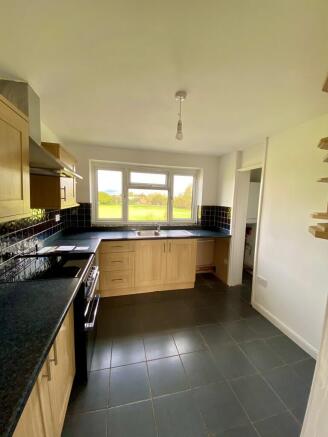 Midhurst Road, Eastbourne, East Sussex, BN22 photo 4