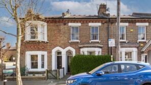 40, Grayshott Road, London SW11 5TT