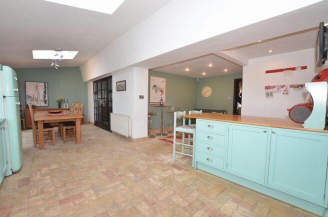 Kitchen/Dining...