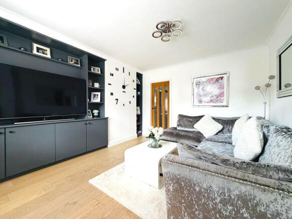 3 bed Semi-Detached for sale Image 4