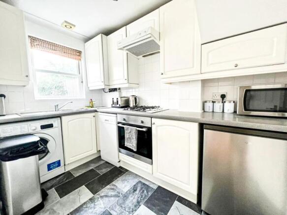 Apartment in Hove, Brighton and Hove - View 4