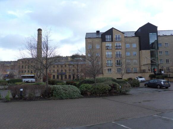 2 bed Apartment to rent Image 10