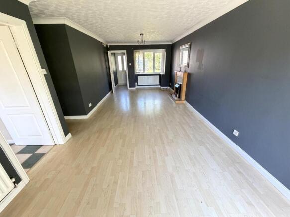 LOUNGE/DINING ROOM