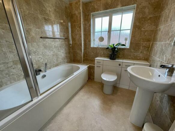9. bathroom.JPEG