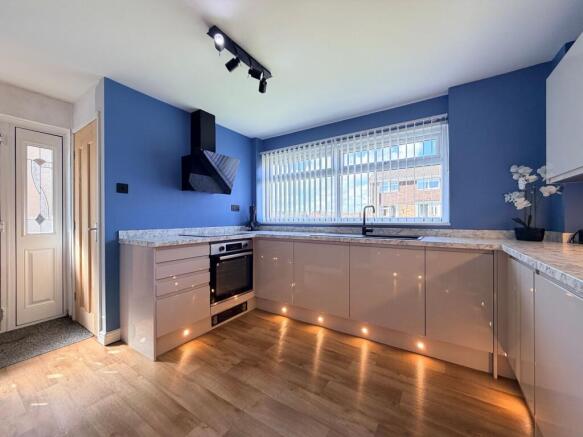 3 bed Semi-Detached for sale Image 5