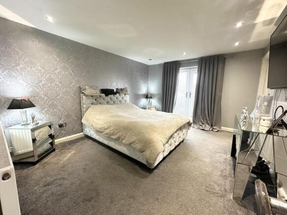 8 bed Detached for sale Image 5