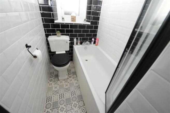 2 bed Terraced to rent Image 8