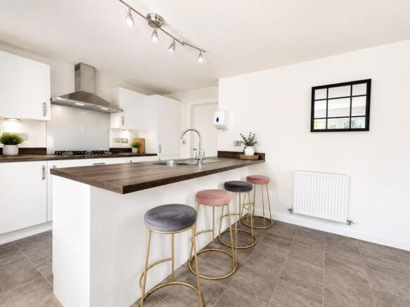 4 bed Detached to rent Image 6