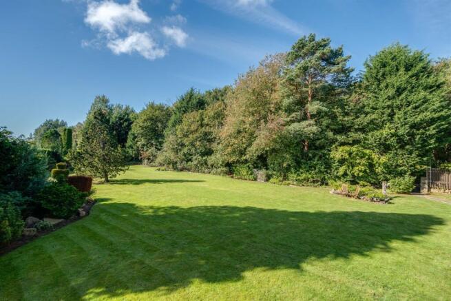 4 bed Detached for sale Image 11