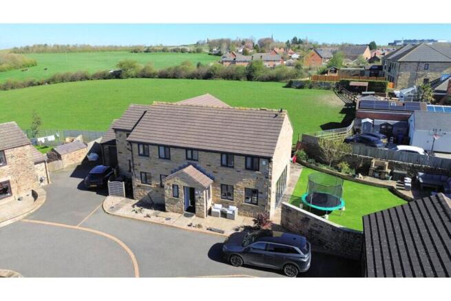 5 bed Detached for sale in barnsley