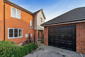 15, Beecham Square, Castleford WF10 1FJ