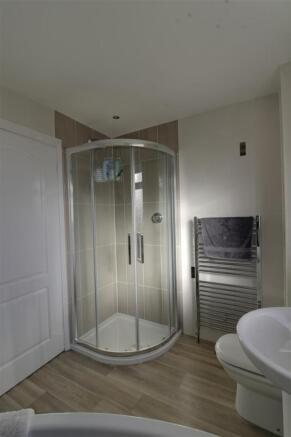 Bathroom..jpg
