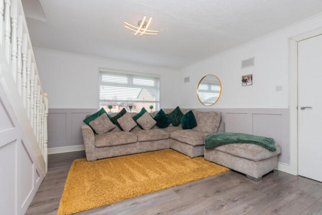 302 Ritchie park johnstone pa5 8jn L-1