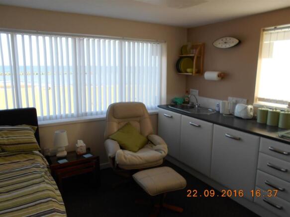 SELF CONTAINED STUDIO FLAT