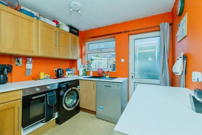 Pitchens Close, Leicester, Leicestershire, LE4 - More