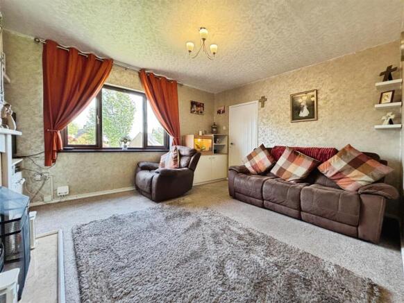 Saxton Avenue, Bradford, BD6 3SQ photo 4