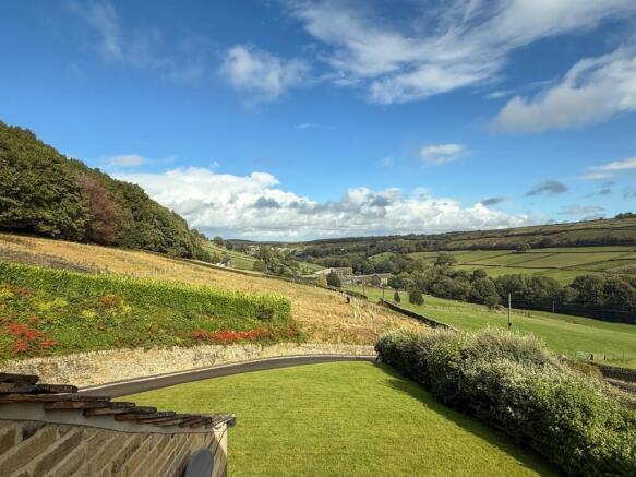 4 bed Detached for sale Image 7