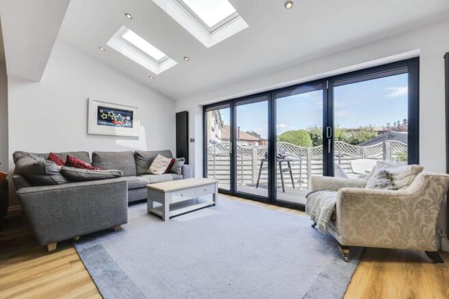 5 bed Semi-Detached for sale Image 6