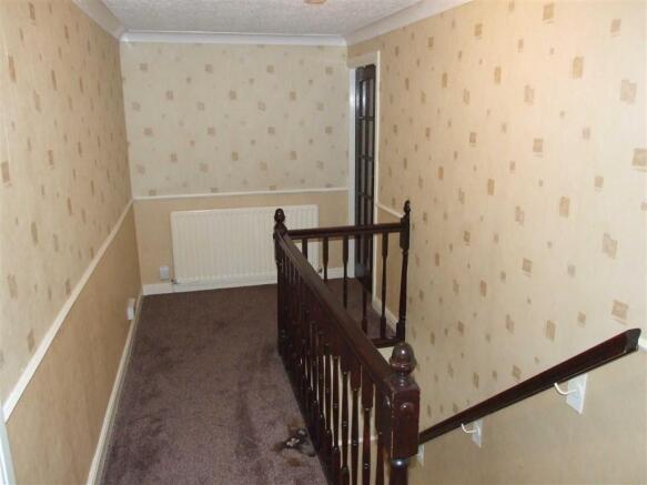 FIRST FLOOR LANDING