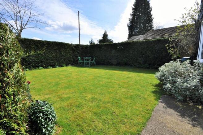 FRONT GARDEN