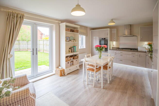 4 bed Detached for sale Image 6