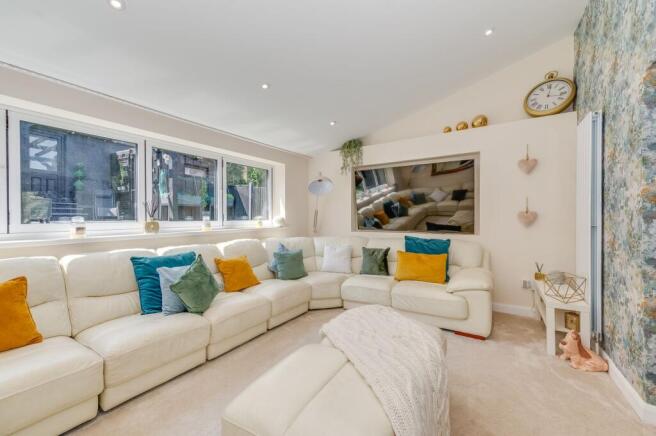 3 bed Semi-Detached for sale Image 4