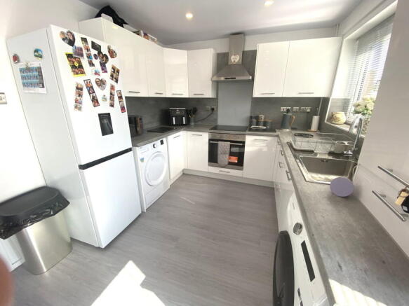 3 bed Semi-Detached for sale Image 7