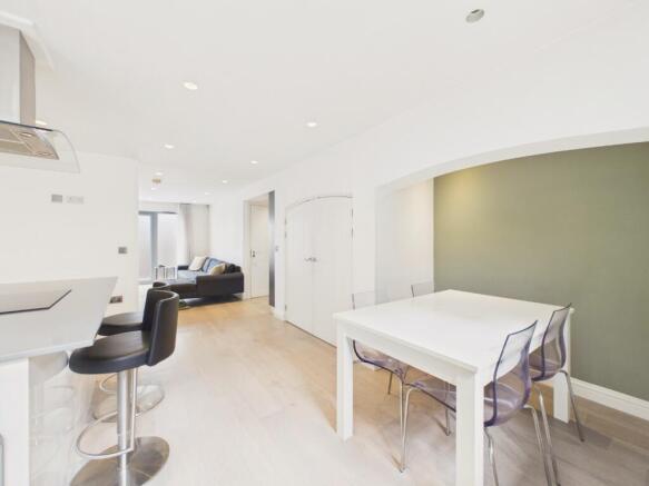 2 bed Apartment for sale Image 7