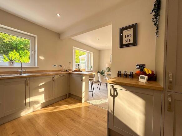 3 bed Semi-Detached for sale Image 6