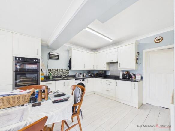 3 bed Semi-Detached for sale Image 8