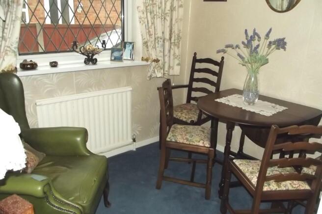 Bed 3 / Dining Room