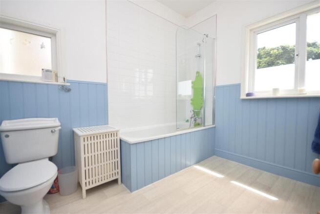 bathroom 2.jpg