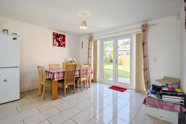 4 bed Detached for sale Image 4