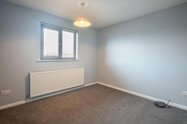 4 bed Semi-Detached to rent Image 8
