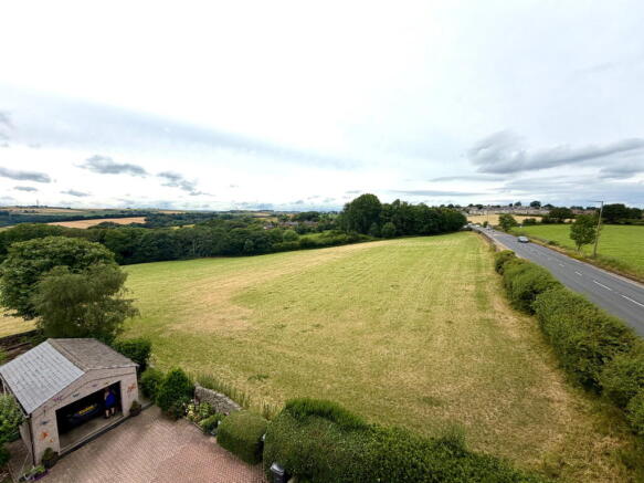 3 bed Semi-Detached for sale Image 2