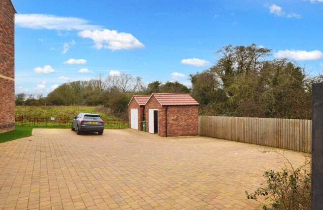 2 bed Apartment for sale Image 8