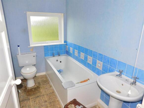 BATHROOM.JPG
